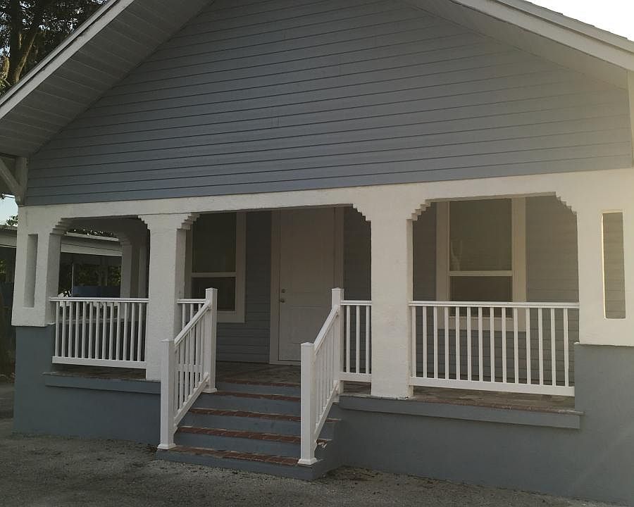 EXTERIOR PORCH