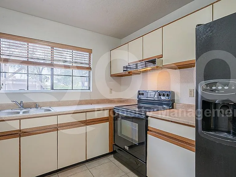 216 E Pastime Rd — Photo 3