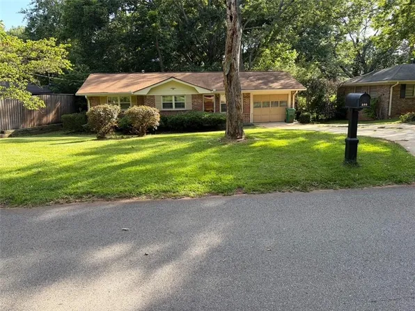 898 Pine Roc Dr, Stone Mountain, GA 30083
