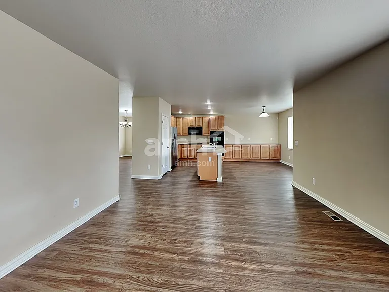13009 Magnolia St — Photo 7