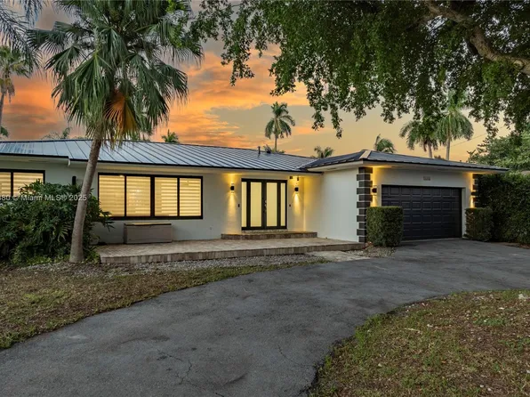 1141 N Northlake Dr, Hollywood, FL 33019