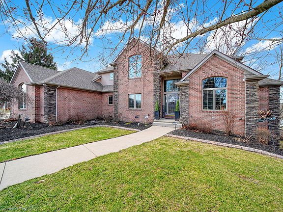 3rd image of 1725 Hemlock Rd