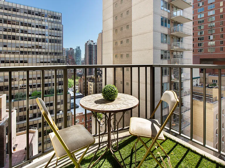 212 E 47th St #16C — Photo 4