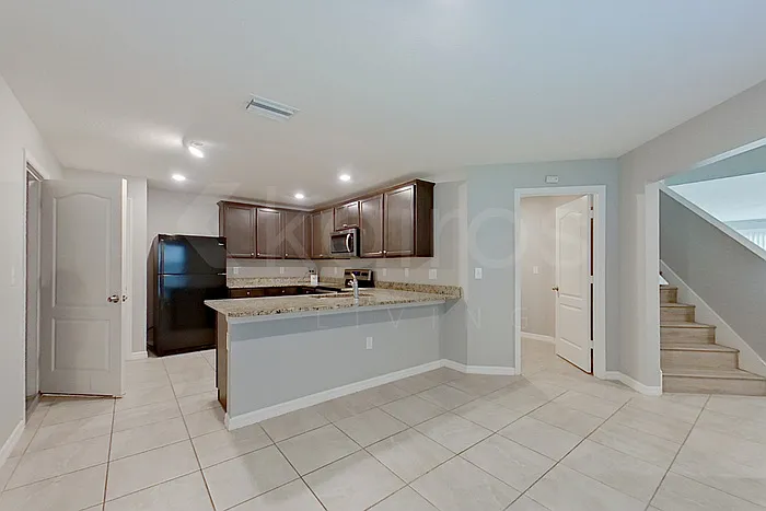 5 bed, 3.5 bath, 2243 sqft, $2,375 — Photo 4