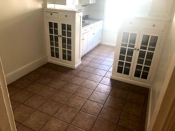 5th image of 359 Fillmore St #8