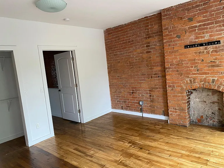 884 Oak St — Photo 14