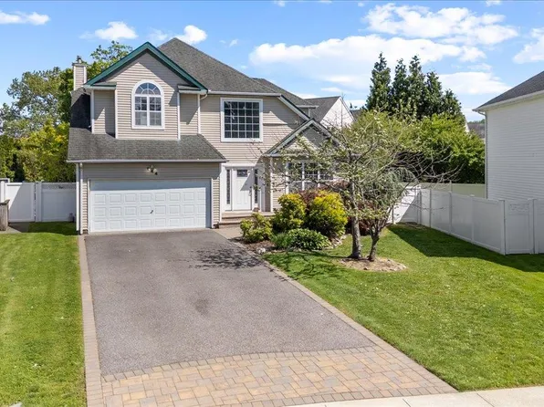 144 Cranberry Court, Melville, NY 11747