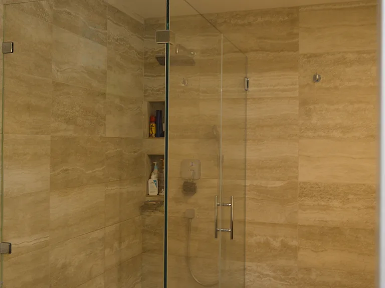 Master Bed Shower
