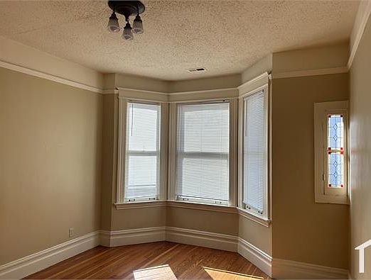 3rd image of 561A Minna St