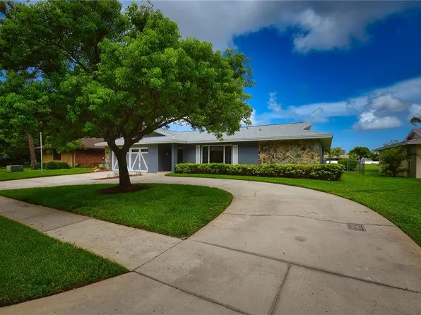 6690 Burning Tree Dr, Seminole, FL 33777