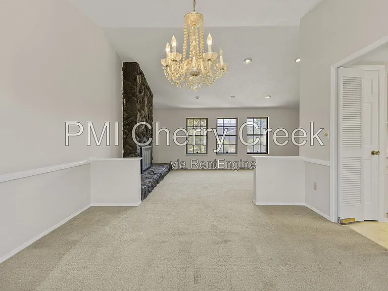207 S Ursula St — Photo 8