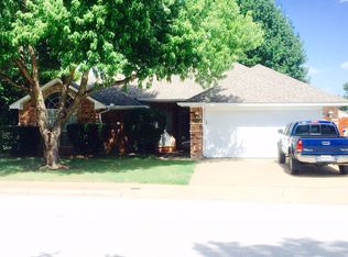 3018 Clairemont Ln, Euless, TX 76039