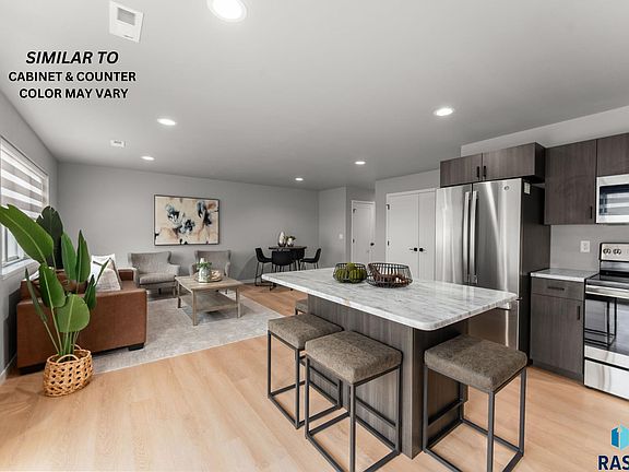 2nd image of 521&523 Harper Cir