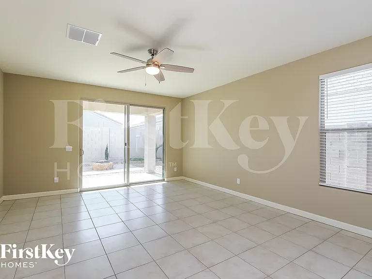 3915 W Alabama Ln — Photo 2