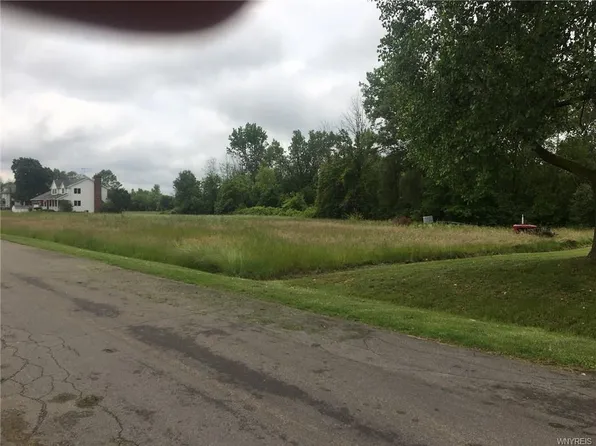 3706 Newman Rd, Ransomville, NY 14131