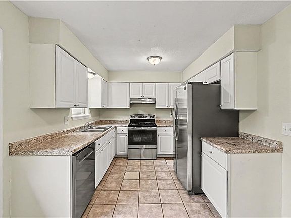 2nd image of 613 W Hulett St