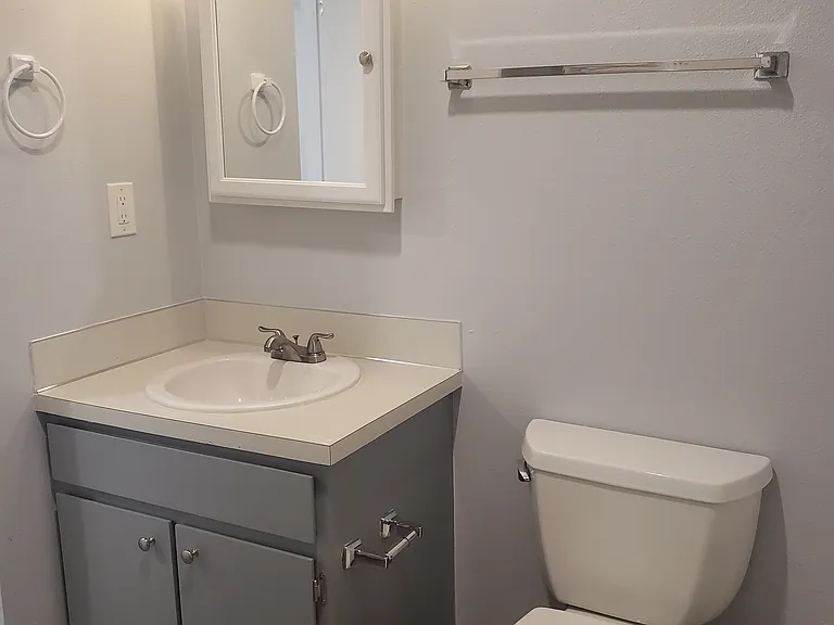 2213 Hawthorne St — Photo 13