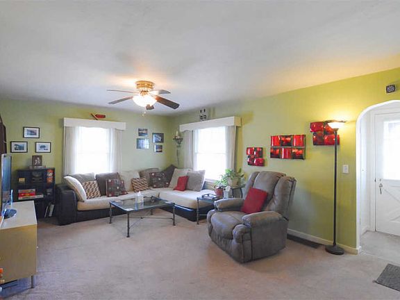 4th image of 809 N Ashland Ave