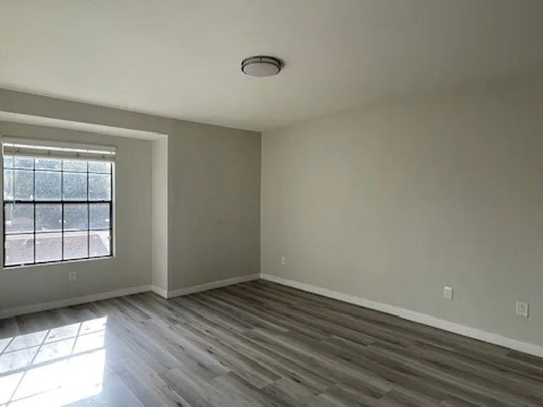 923 Lotus Cir — Photo 17