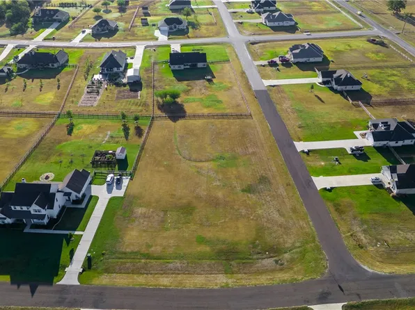 10300 Whiskey River Rd, Bryan, TX 77808