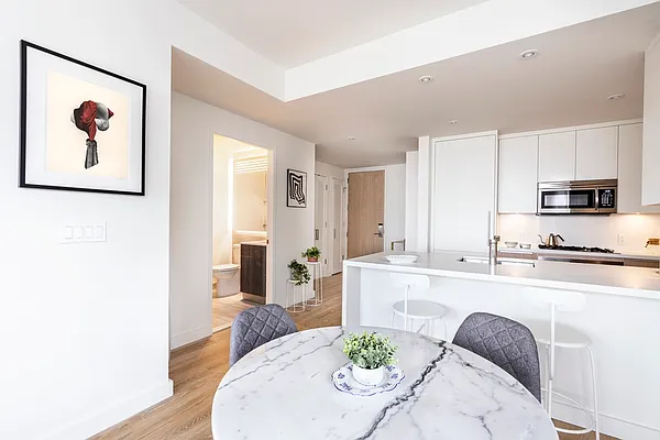 Rented by Greystar | media 31