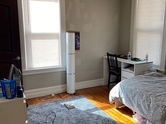 5th image of 19 Pleasant St
