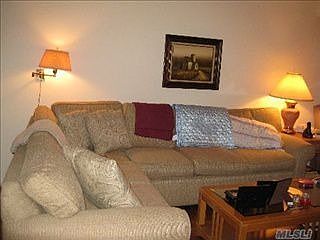 4th image of 45 Hill Park Ave APT 1L