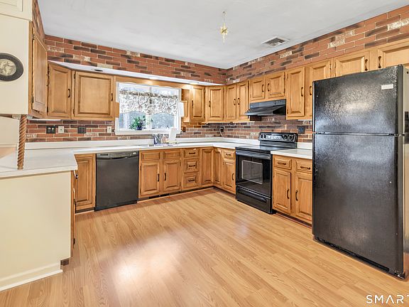 4th image of 922 Baldwin Road