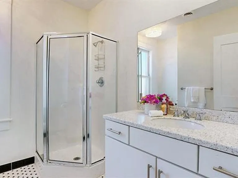 618 Madison St #300 — Photo 8