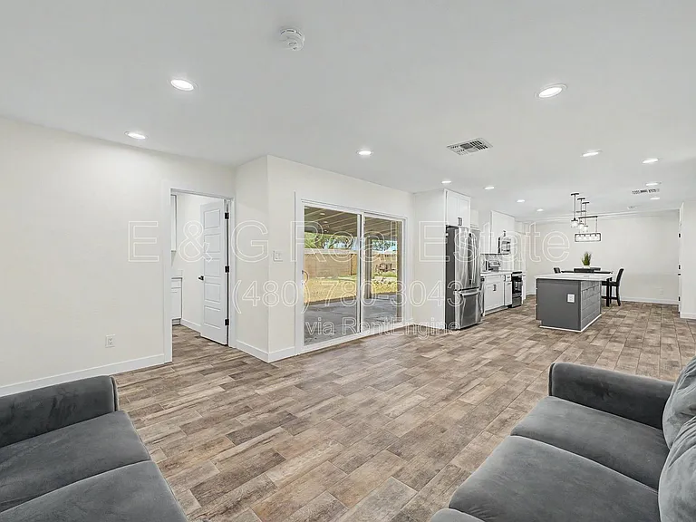 2174 E Palmcroft Dr — Photo 12
