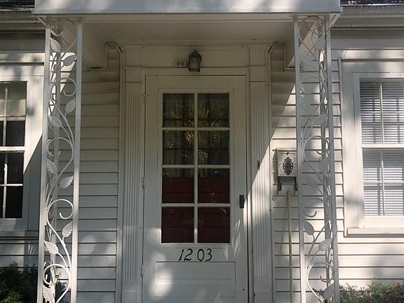3rd image of 1203 E Maywood Ave