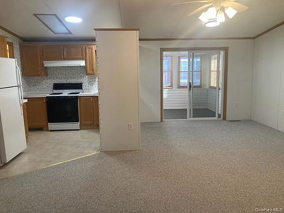 4th image of 1661 Old Country Road #195