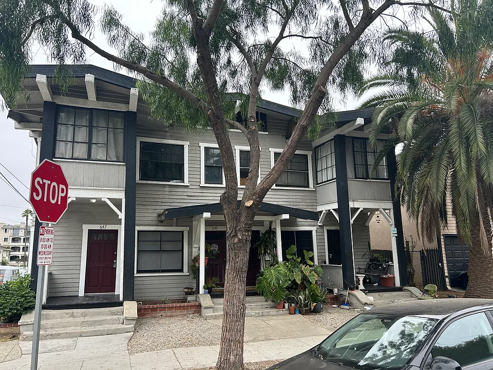 647 W 4th St