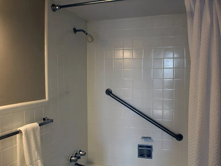 Geneva Apartments — Photo 21