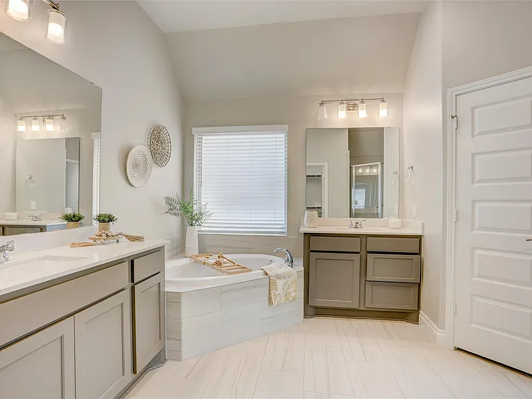 9811 Faulkner Trl — Photo 16
