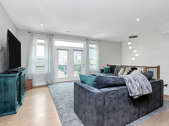 4th image of 11043 Stetler St #1