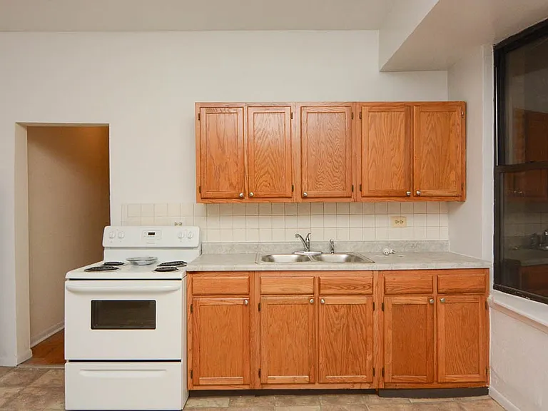 2319 N Kedzie Blvd #R2 — Photo 3