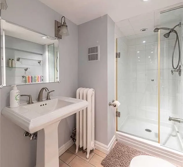 47 Lawrence Cres — Photo 18