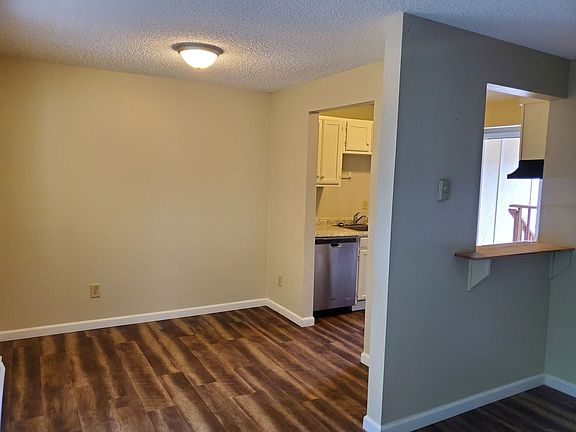 3rd image of 1936 Lincoln Ave SE APT 205