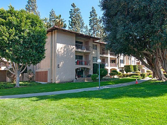 2nd image of 10699 San Diego Mission Rd Unit 103