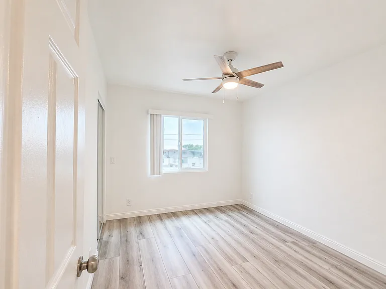 1084 Walnut Ave — Photo 16