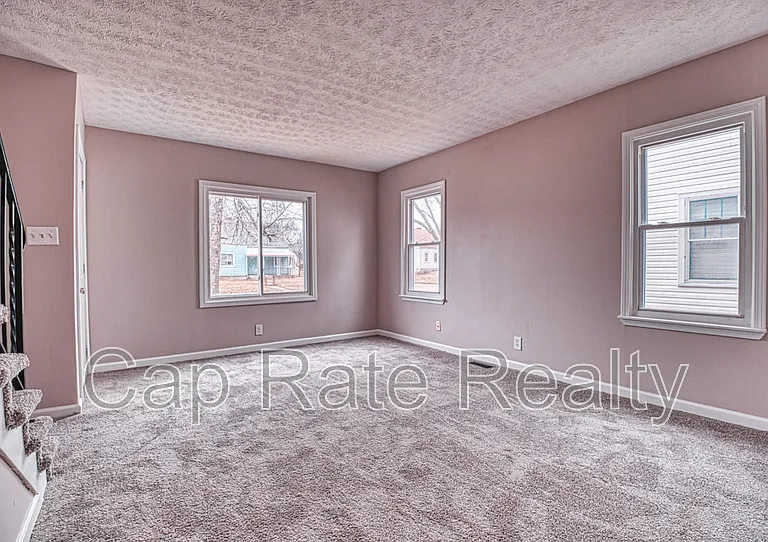 1143 Duxberry Ave — Photo 3
