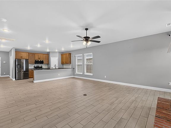 4th image of 2120 Periwinkle Pl