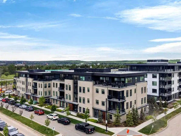 275 W Lebel Cres NW #302, Calgary, AB T3B 6L9