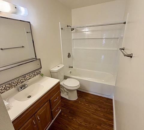 2nd image of 963 Iowa Ave APT B