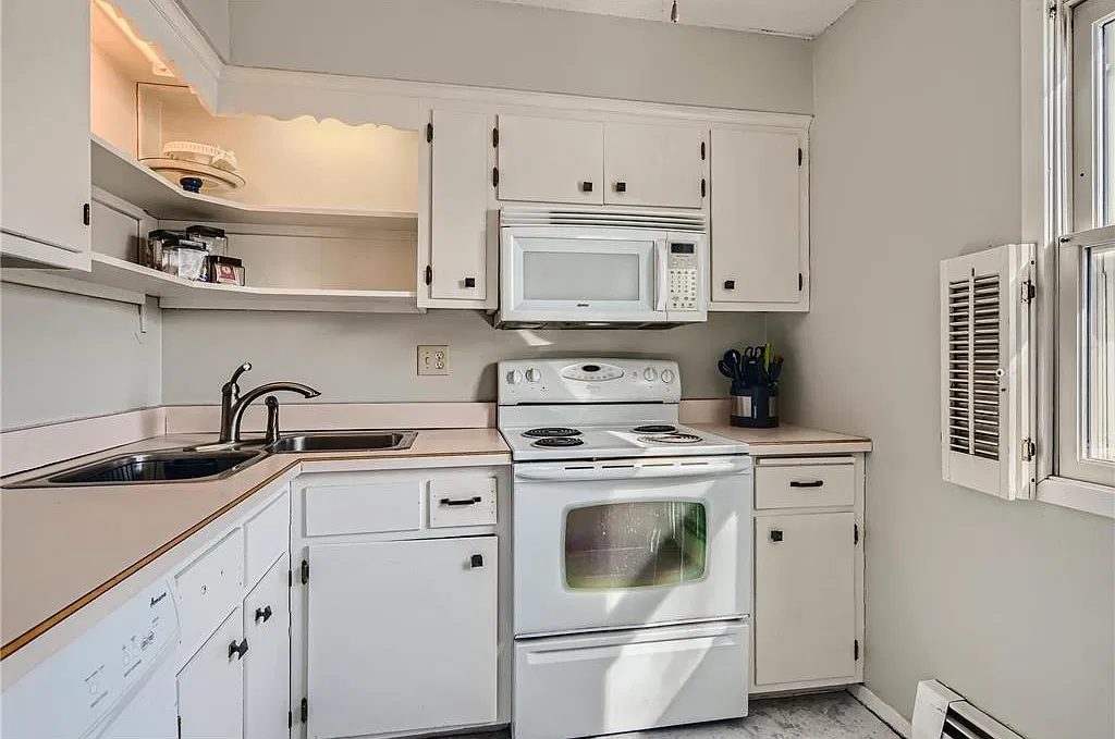 2 bed, 1040 sqft, $1,900 — Photo 4