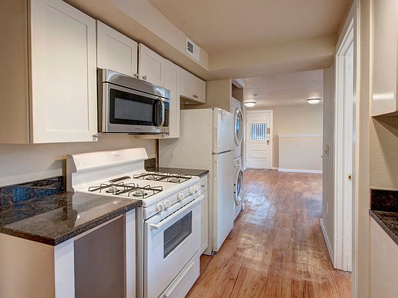 3rd image of 985 Pleasant St #4092694