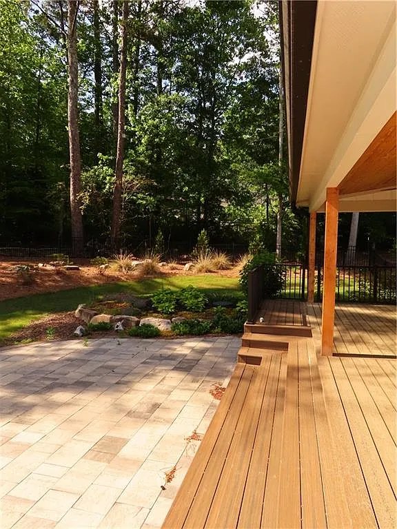 3 bed, 2.0 bath, 1961 sqft, $3,100 — Photo 4