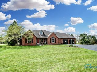 1900 Greystone Dr, Findlay, OH 45840