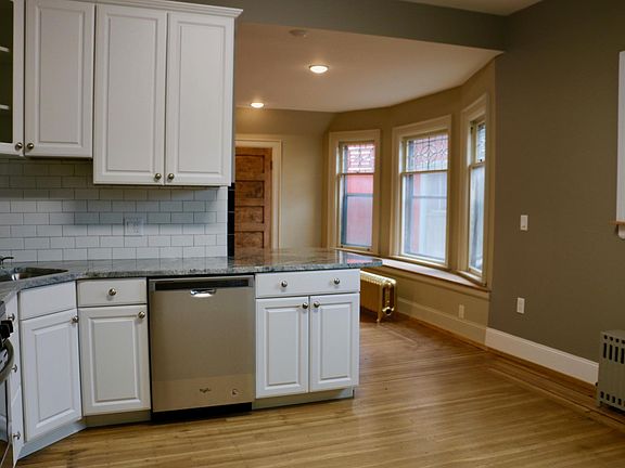 3rd image of 180 Ashland Ave #1